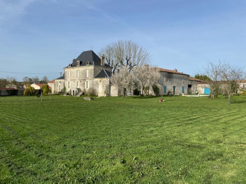 Chateau De Varaize Exterior photo