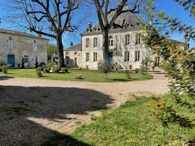 Chateau De Varaize Exterior photo