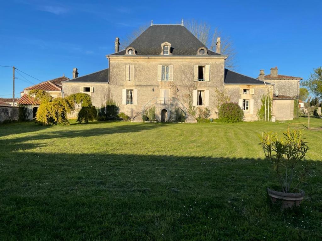 Chateau De Varaize Exterior photo